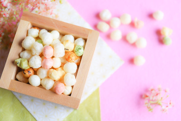 A delightful snack that comes in different colors, the consumption of the Hina-arare is often associated with the welcoming of spring.