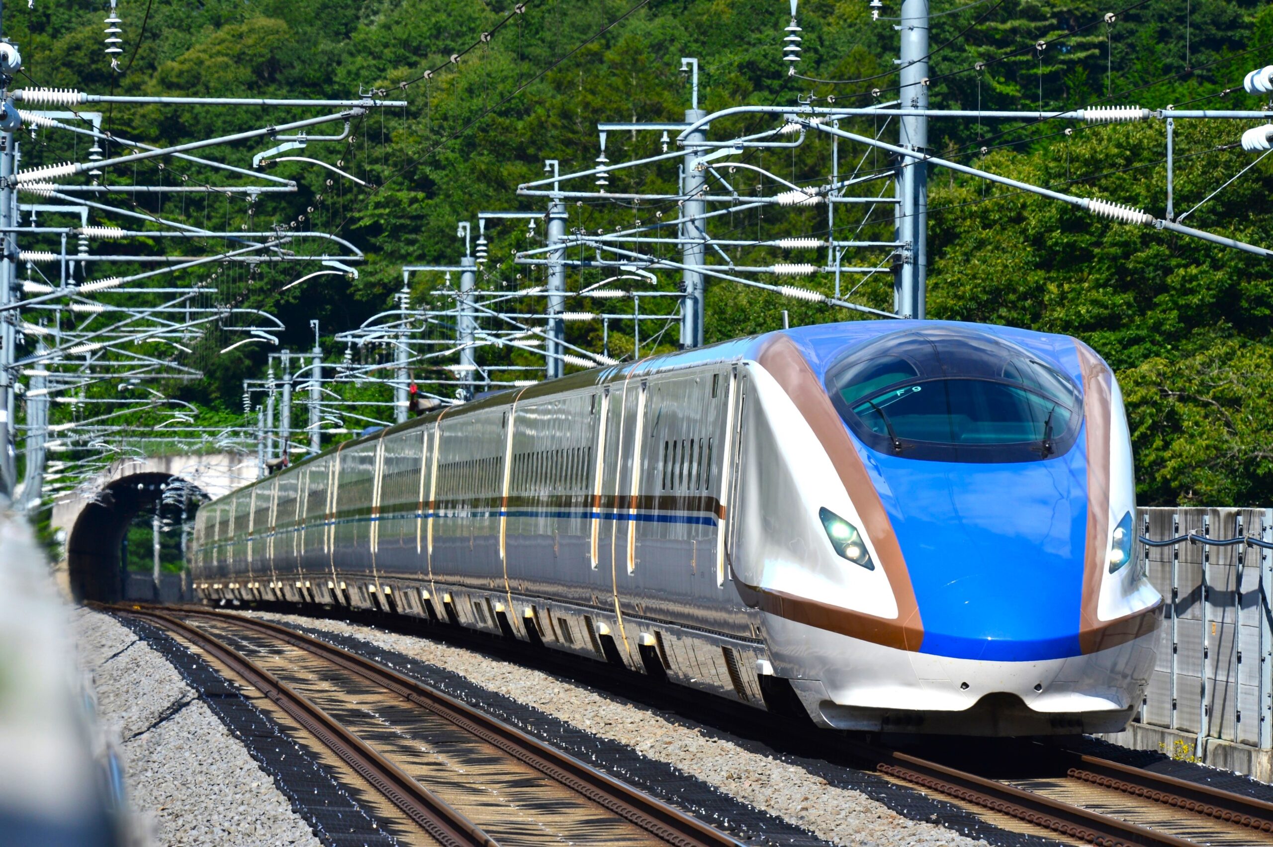 E7 Series on the Hokuriku and Jōetsu Shinkansen