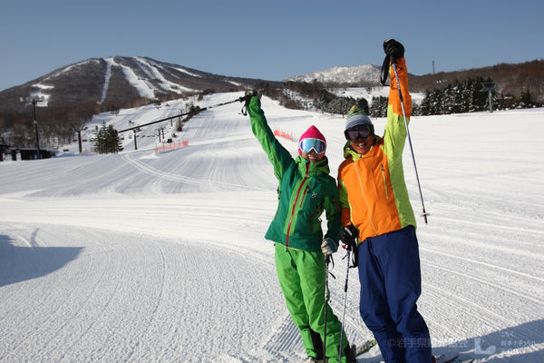 Skiers at a snowy Appi Kogen