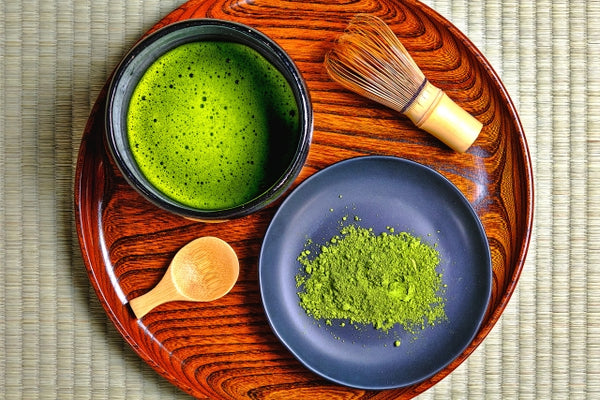 抹茶是用嫩茶葉磨成的細粉