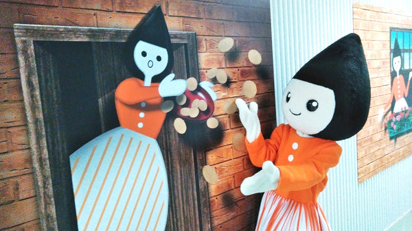 Oranda chan, mascot of Oranda Senbei