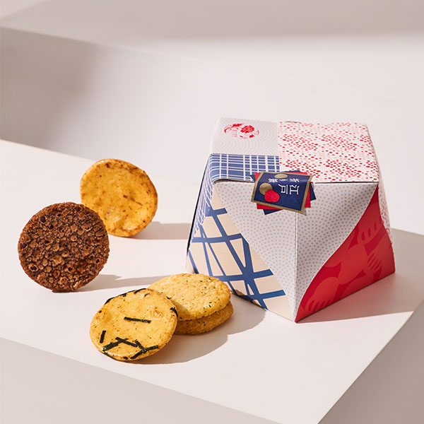 Edo Origami rice crackers by Fujmido