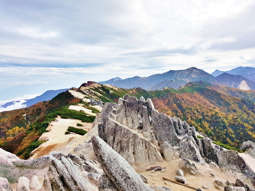 Climb to Mount Tsubakuro in autumn.
