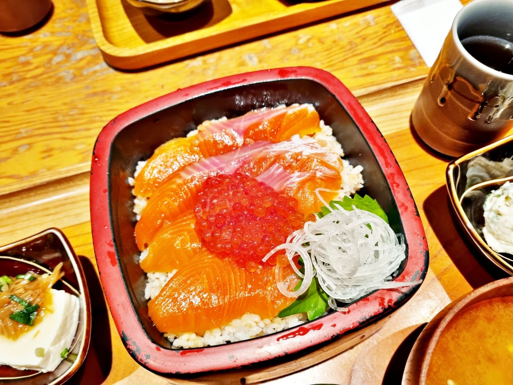 Shinshu salmon rice bowl