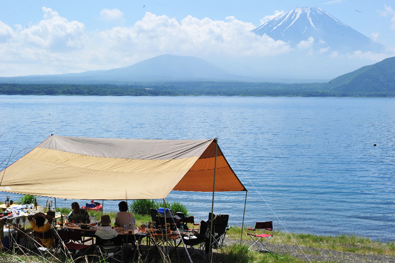 Camping with Mount Fuji in the background