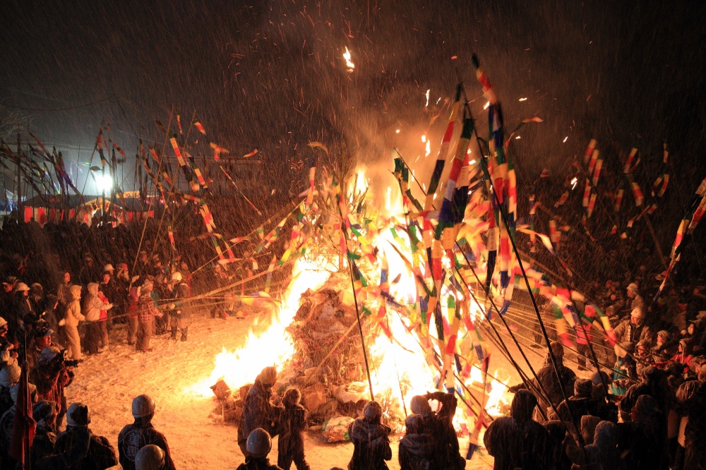 The festival highlight is the Takeuchi “Bamboo Battle”. | © Akita Prefecture