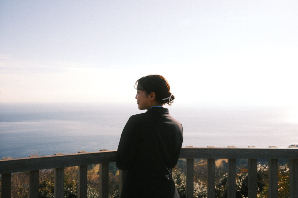 Enjoy views of the Izu Peninsula at the summit of Mount Komuro.
