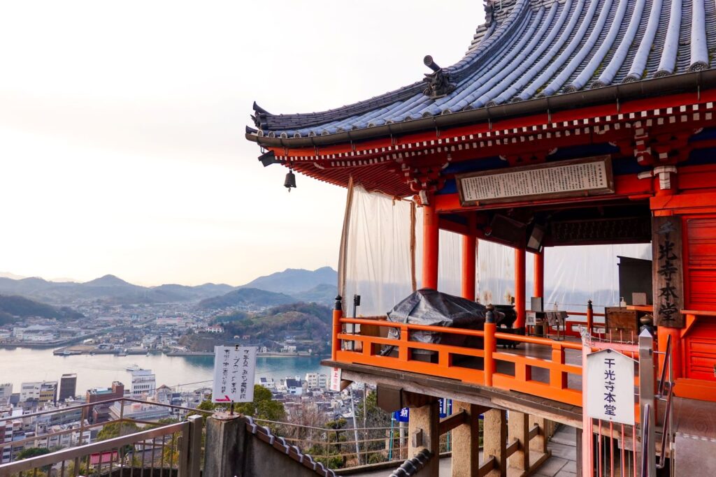 Perched near the summit of Mount Senkoji, Senkoji Temple is one of Onomichi’s most iconic structures.