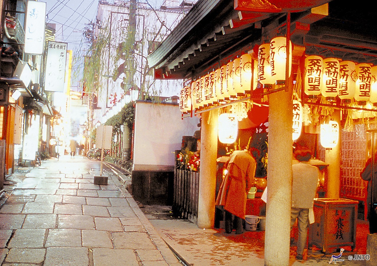 Hozenji-Yokocho.jpg (440 KB)