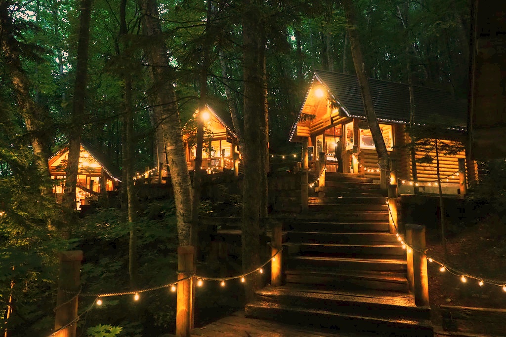 Ningle Terrace at night. | © othree / CC BY 2.0