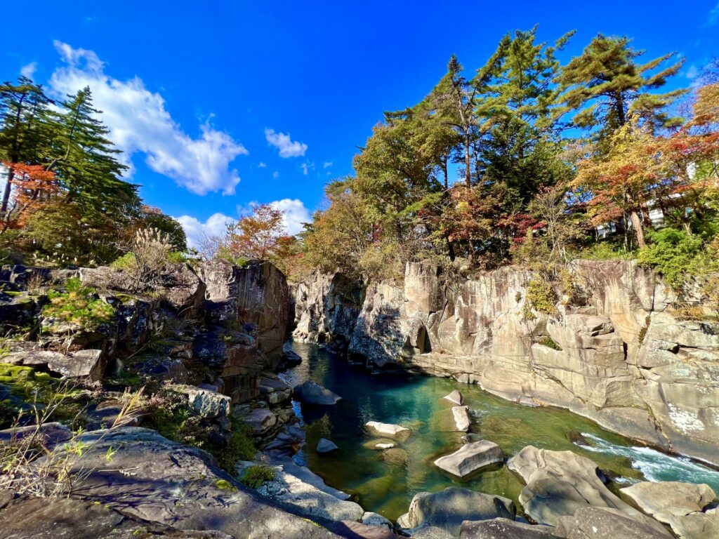 Scenic river gorge with impressive rock formations | © PhotoAC