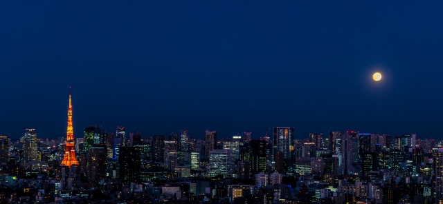 Full moon over Tokyo. | ©photoAC